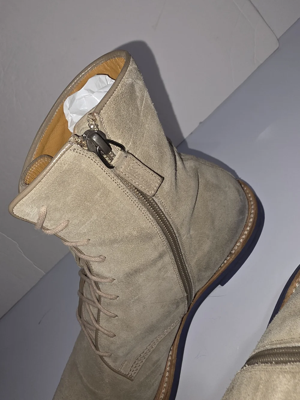 Gucci Men's Suede Lace-Up Boots in Beige with Navy Sole Size 9 Blue Soles